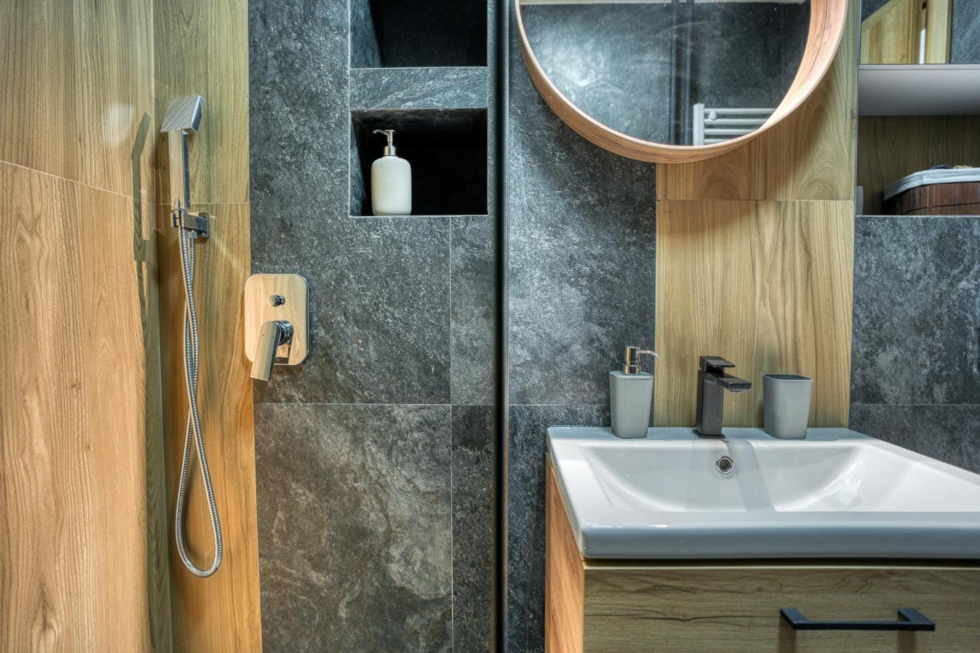City Chic Retreat: Newly Renovated 1Br Apartment Bucharest Exterior photo